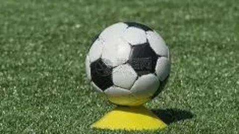 朱易在花滑亚洲公开赛成年组女单短节目中领先